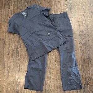 Women’s Cherokee Gray Cargo Scrub Set